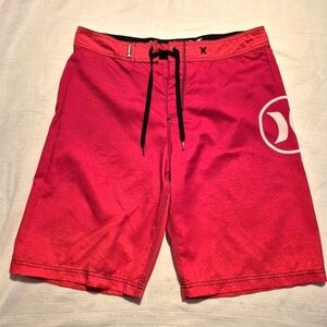 Hurley men's size 34 red ombre light weight athletic style shorts no liners VGUC